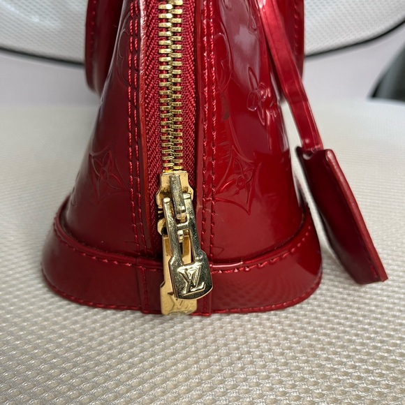 Louis Vuitton Vernis Alma BB Magenta - Picture 9 of 13